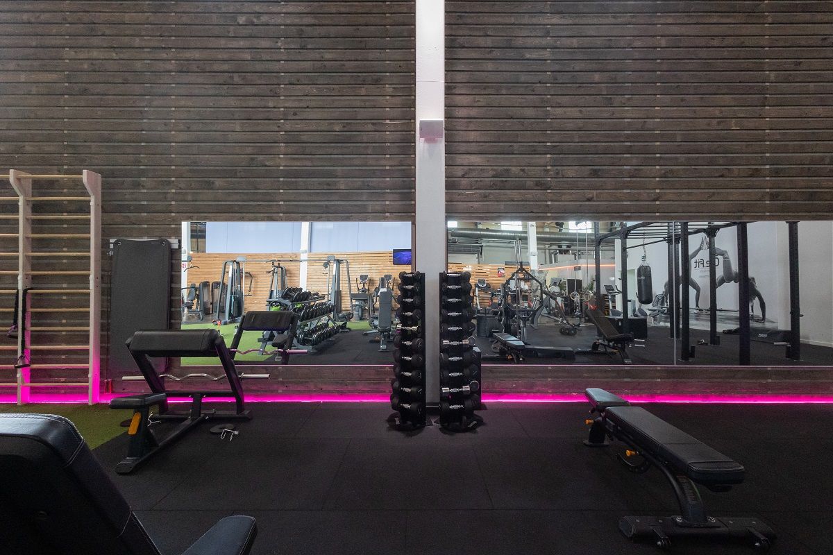 Il nastro a led RGB diventa rosa.