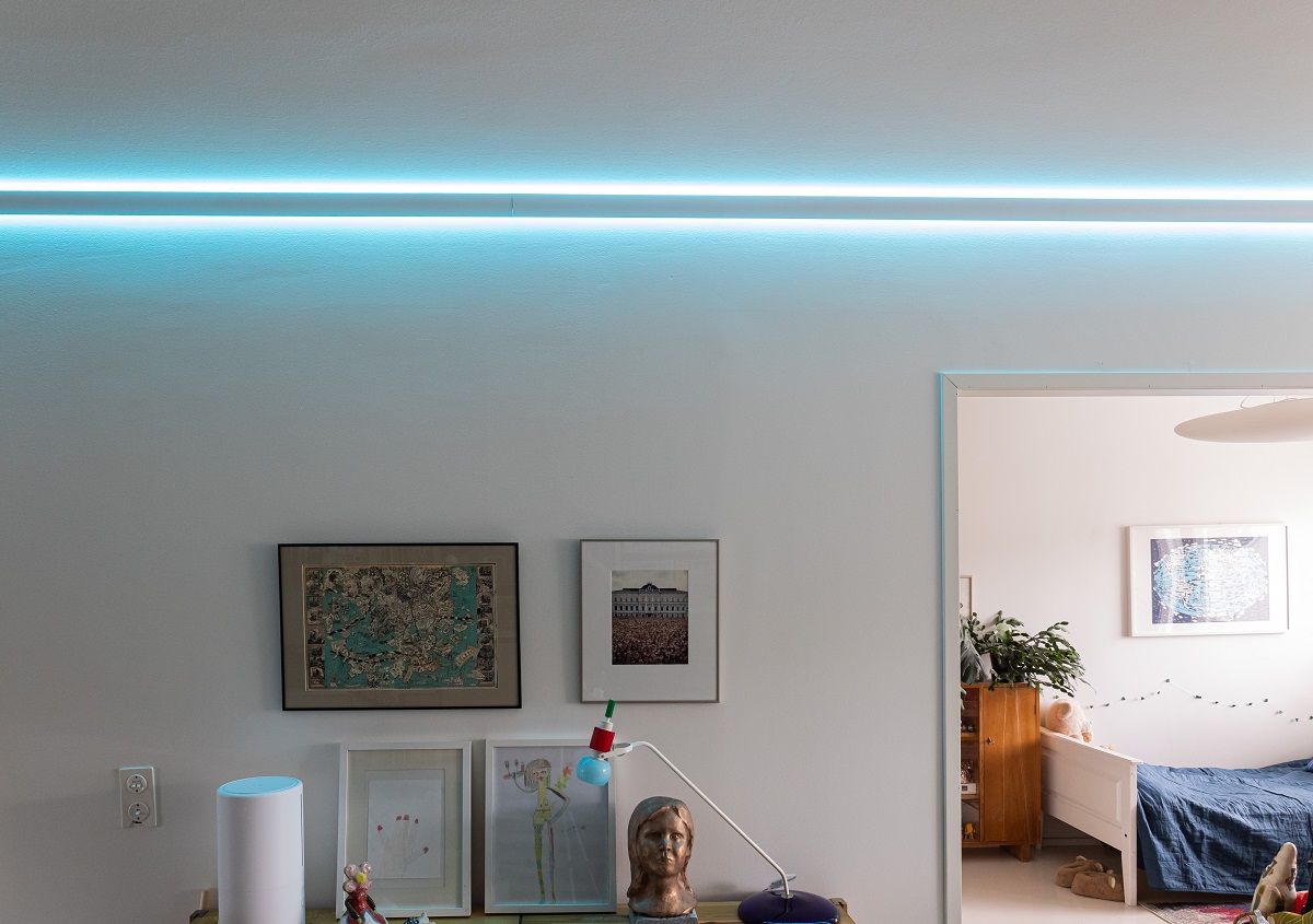 Nastro led RGB+CCT in profilo indiretto a 3 archi.