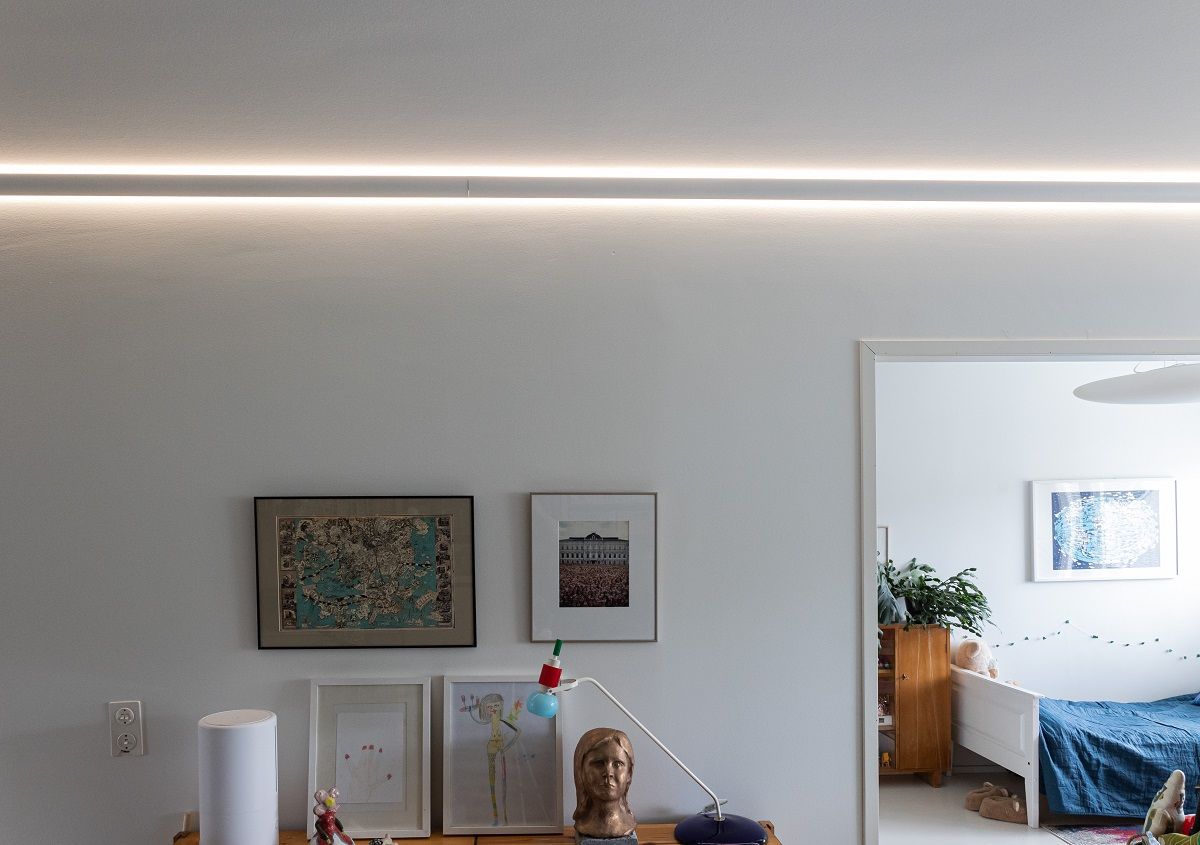 Striscia led RGB+CCT con profilo indiretto a 3 archi per una luce intensa nello spazio