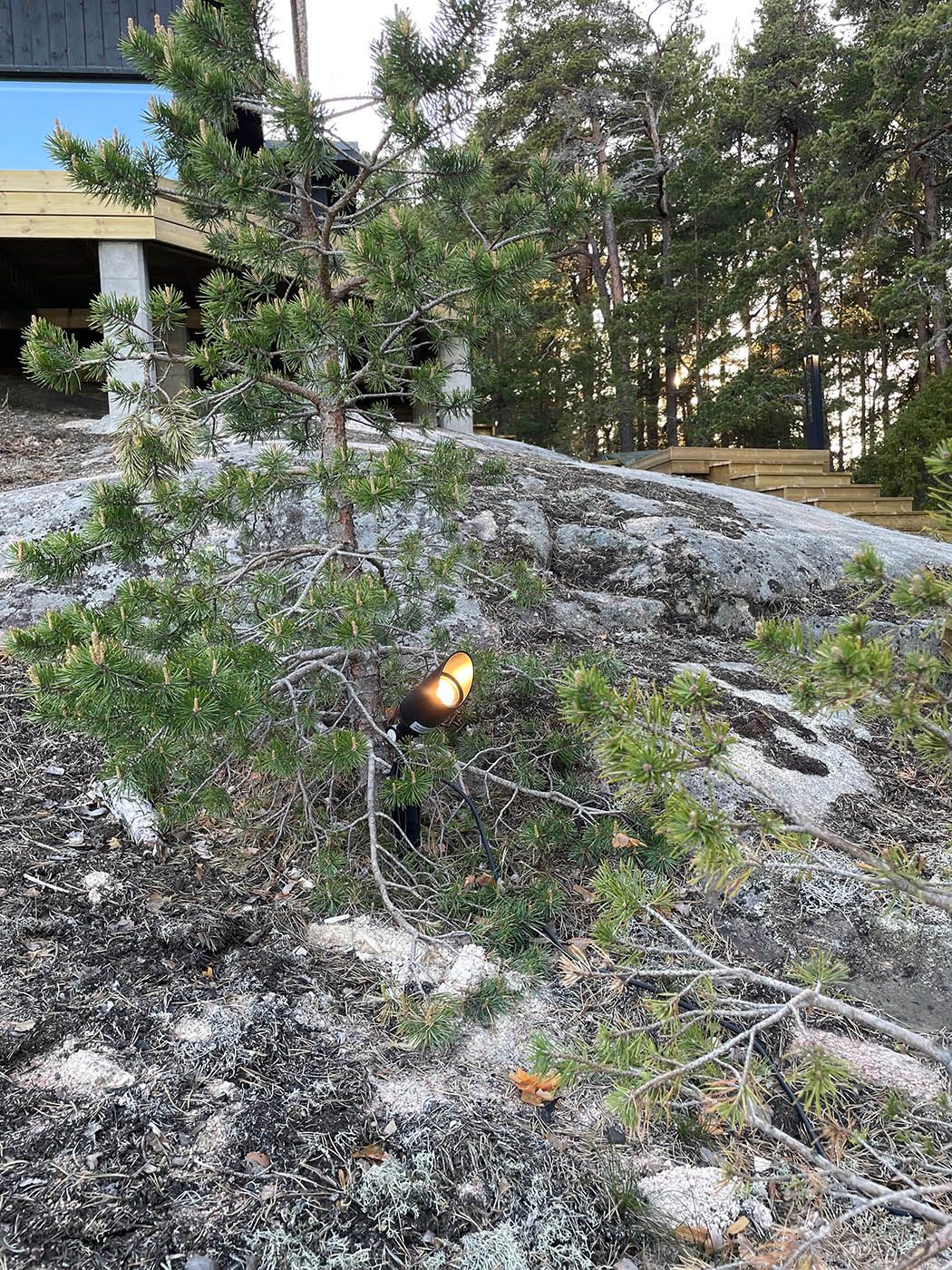 Lampada a terra a picco.