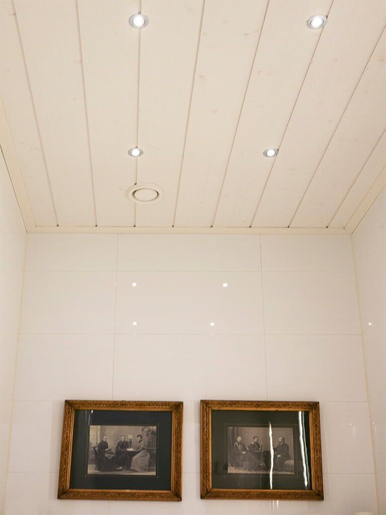 Logo LED STORE su sfondo verde con testo "LED STORE" in bianco all'interno di un quadrato bianco.