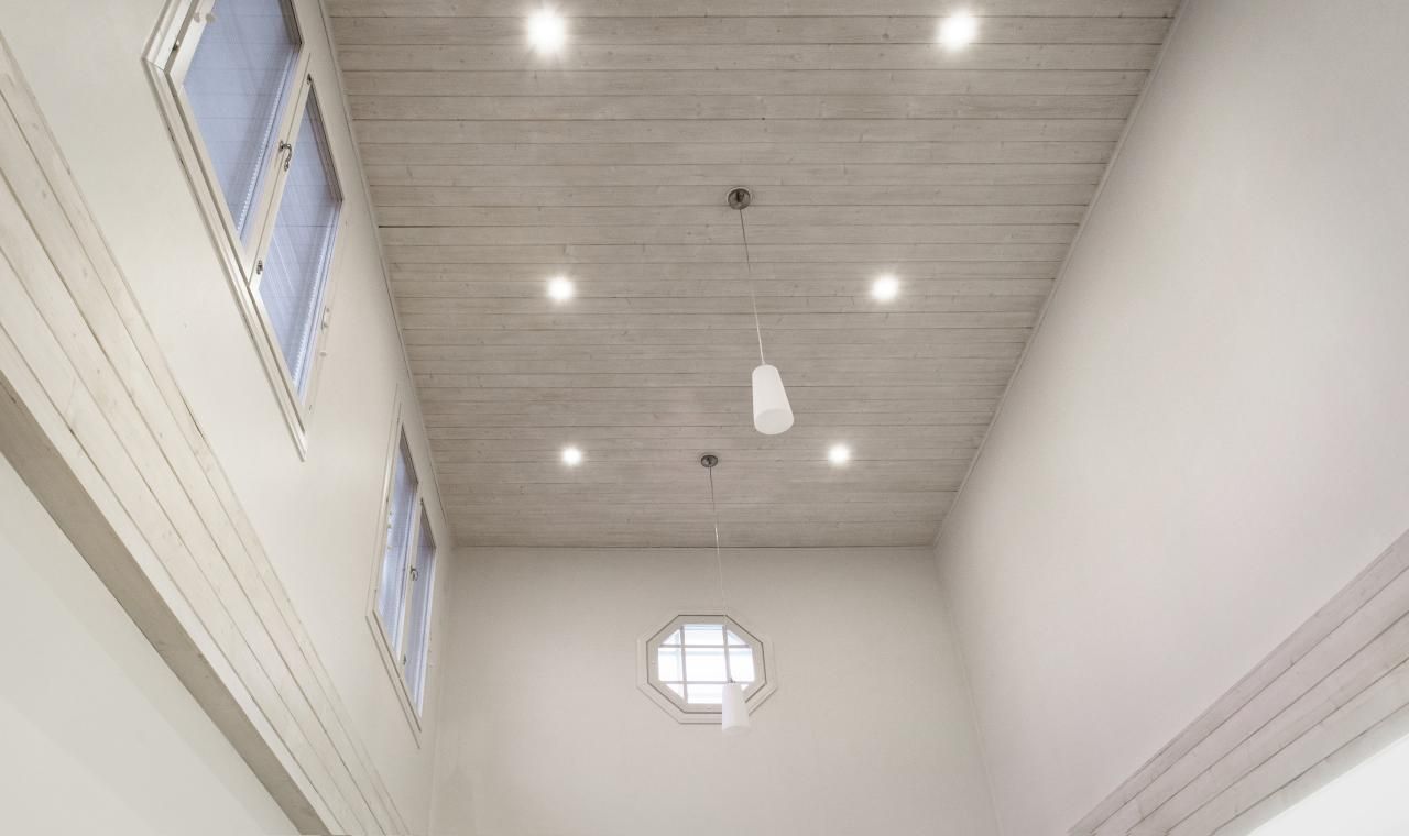 Logo del negozio di illuminazione a LED con "LED STORE" in testo bianco al centro di uno sfondo verde e di un quadrato bianco.