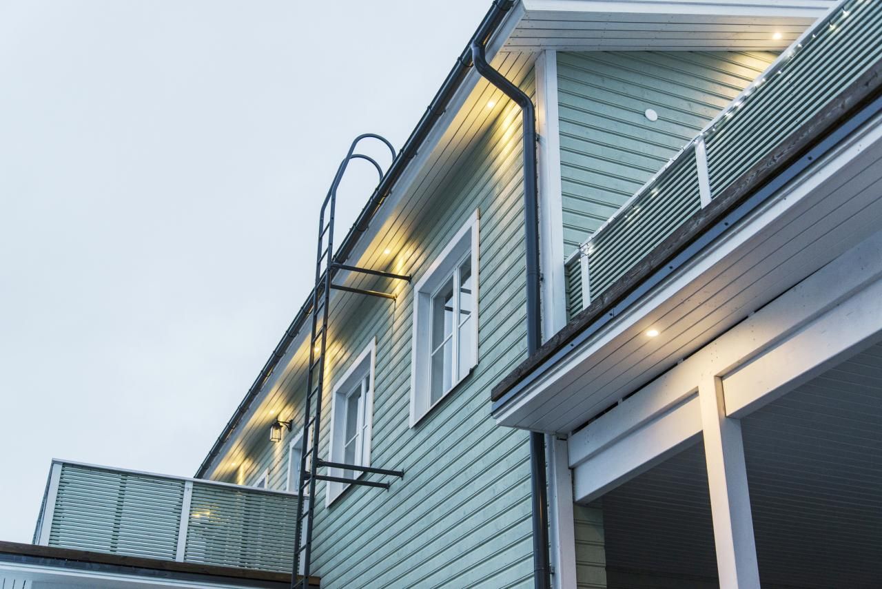 Uno sfondo verde con un quadrato bianco al centro che mostra "LED STORE" in grassetto bianco.