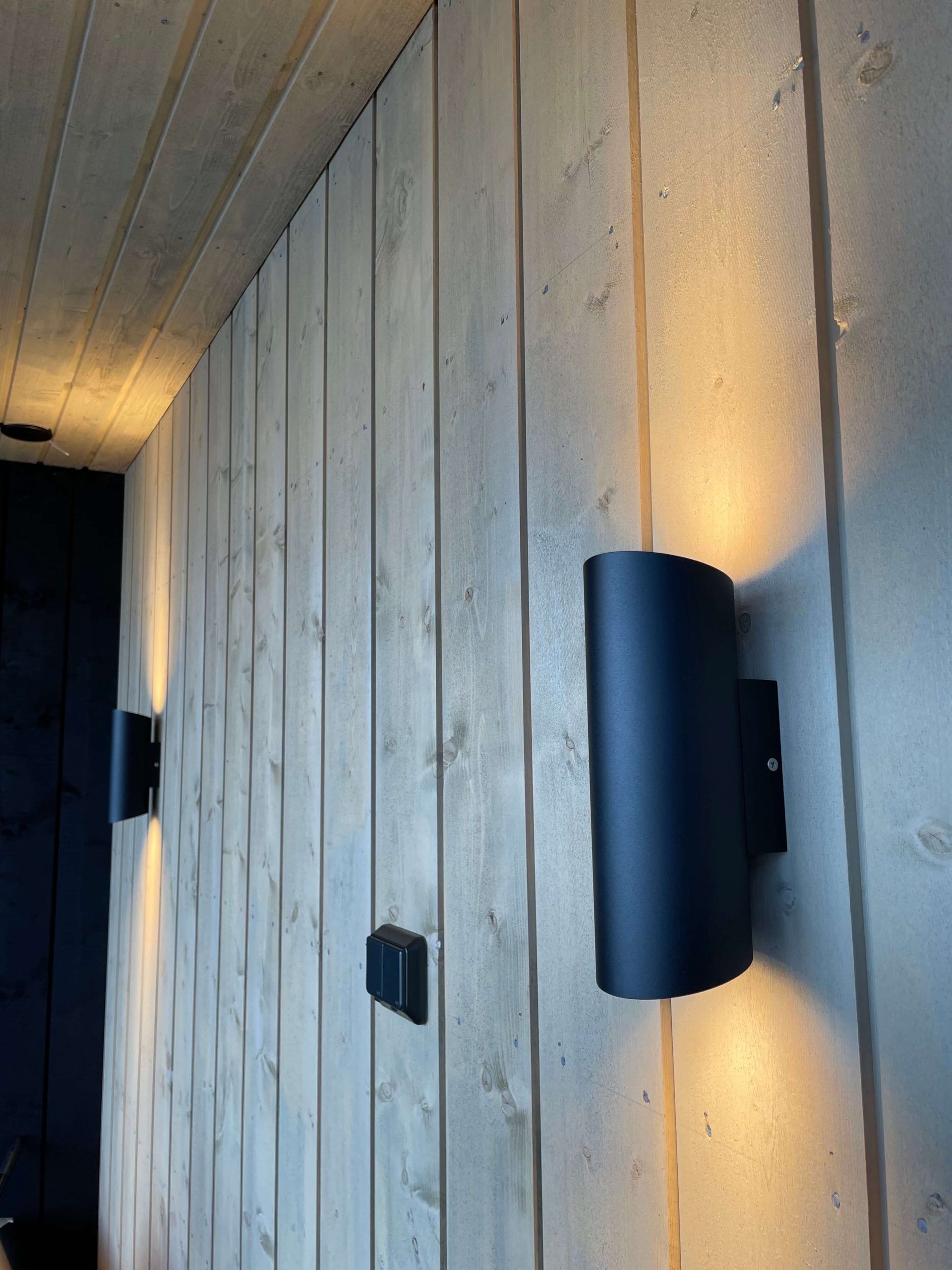 Apparecchio Oblique 2 in nero.